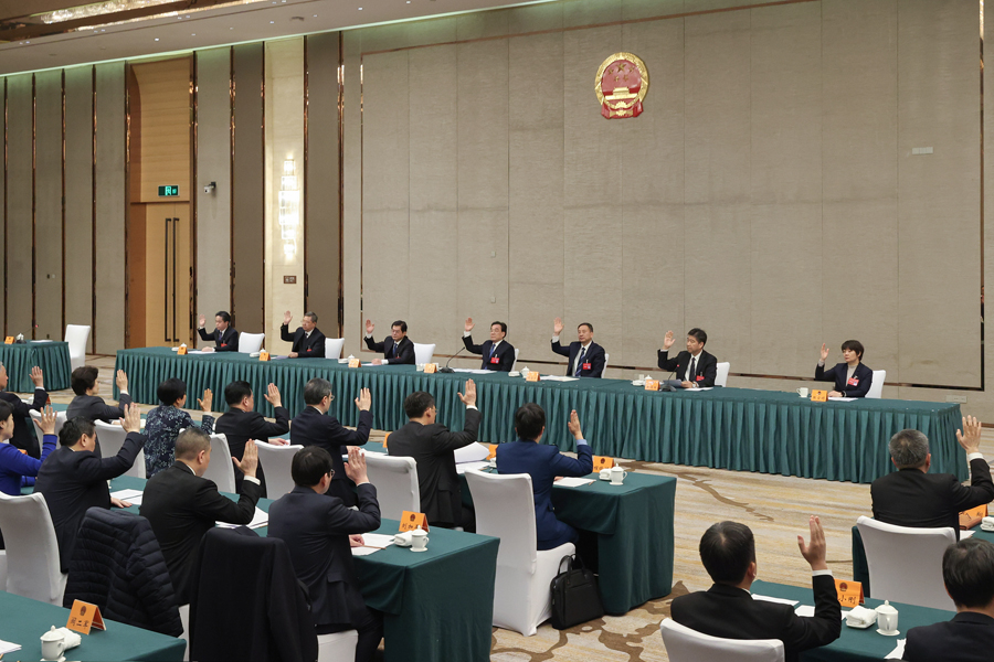 省十四屆人大二次會(huì)議主席團(tuán)舉行第四次會(huì)議